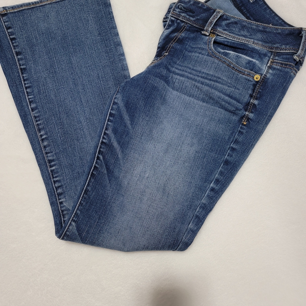 American Eagle Outfitters Women's Straight Leg Jeans - Medium Blue